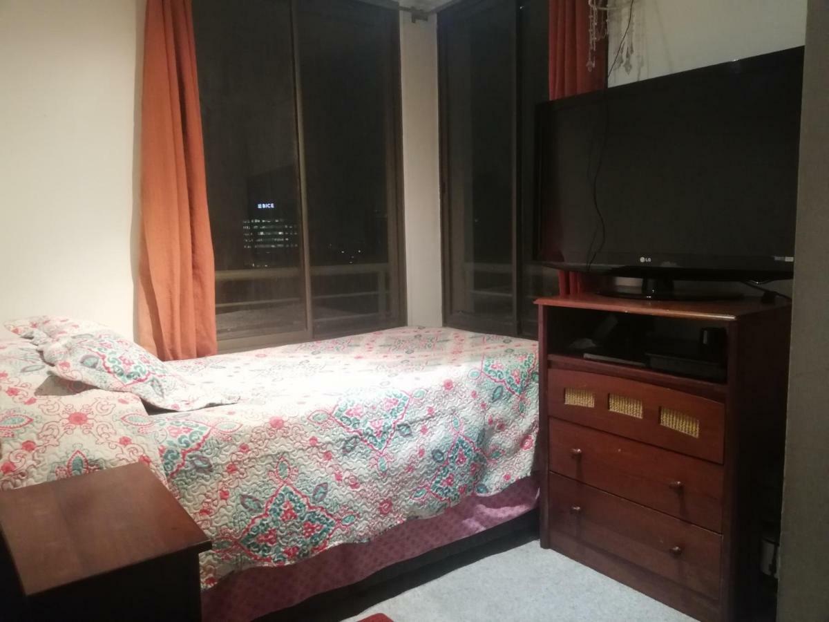 HABITACIÓN PRIVADA con BAÑO PRIVADO en CENTRO HISTÓRICO Santiago Exterior foto